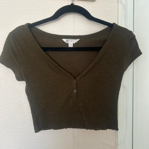 Green cropped button up top - Picture 3 of 5